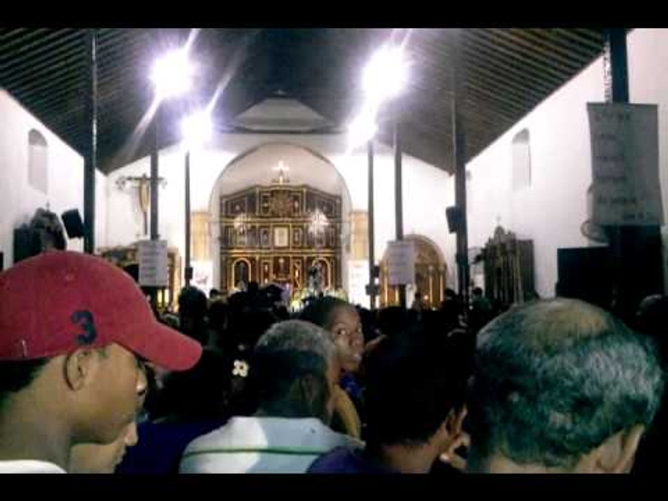 Peregrinos entran al Santuario