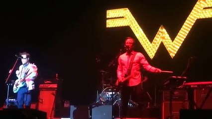 Weezer (live) - ”Pork and Beans” Heineken Music Hall Amsterdam NL 08-04-2016 (World Music 720p)