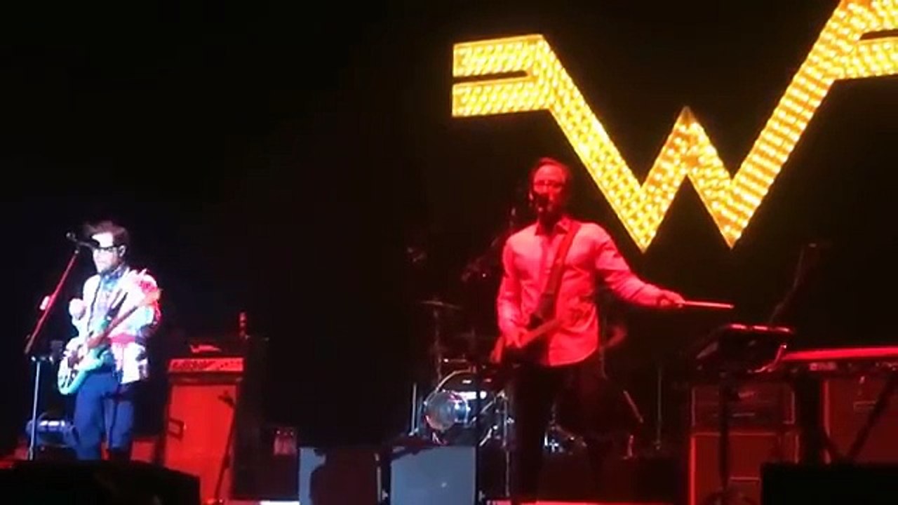 Weezer (live) - ”Pork and Beans” Heineken Music Hall Amsterdam NL 08-04-2016 (World Music 720p)