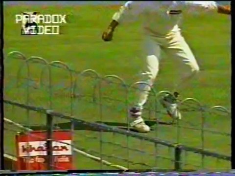 Shoaib Akhtar - Consequtive Yorkers to Rahul Dravid and Sachin Tendulkar