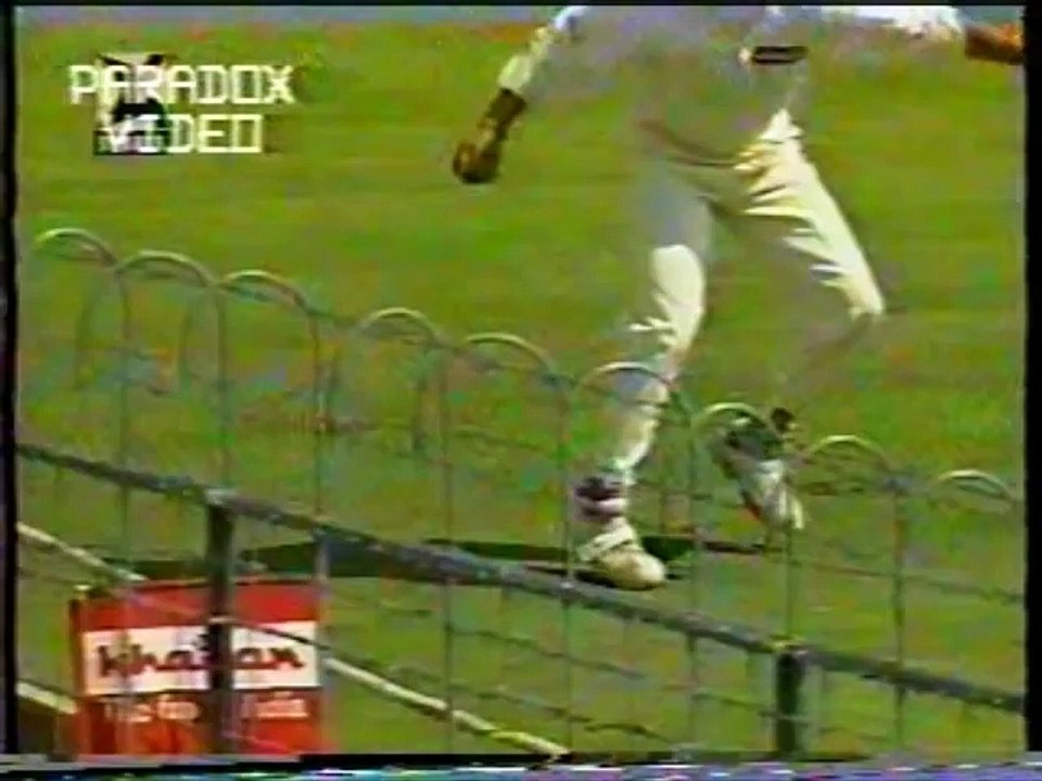 Shoaib Akhtar - Consequtive Yorkers to Rahul Dravid and Sachin Tendulkar