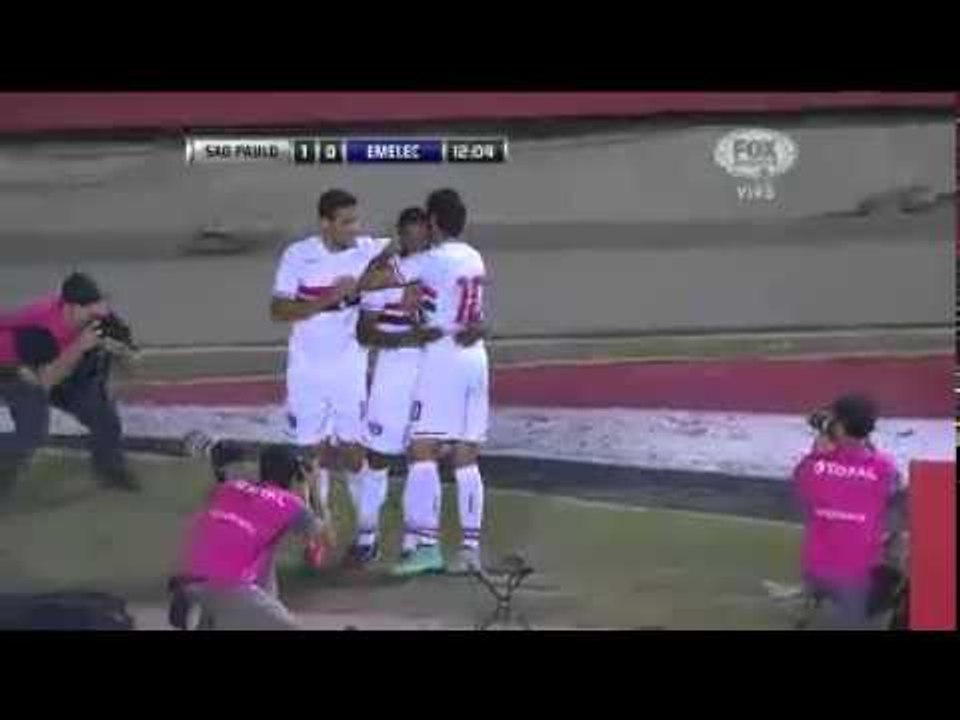 Gran gol de Michel Bastos