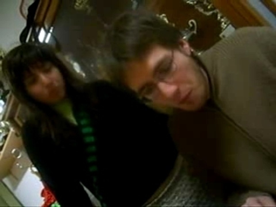 Agus se acaba la tarta de LyLy!