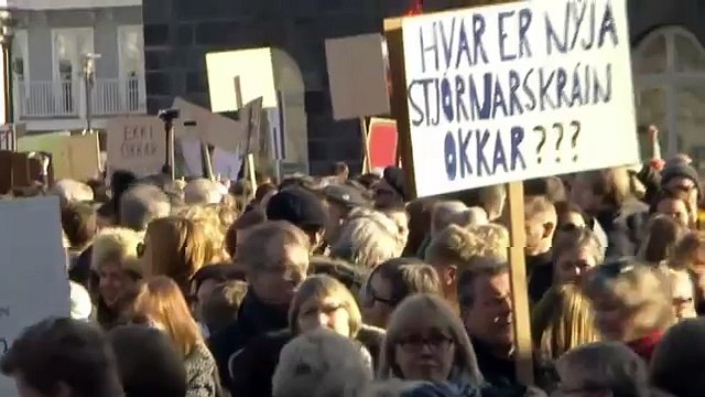 Raw: Iceland Protests After Panama Leaks