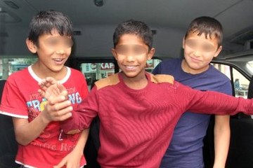 Mendilci Çocuklar Buldukları Parayla Bisiklet Aldı, Kebap Yedi