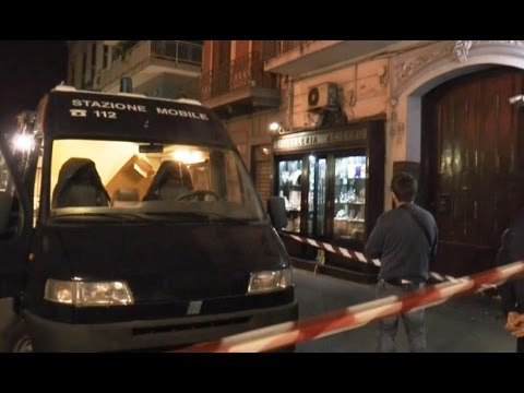 Saviano (NA) - Gioielliere spara e ferisce rapinatore (08.04.16)