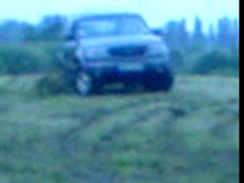 FORD EXPLORER DRIFT SUR GAZON