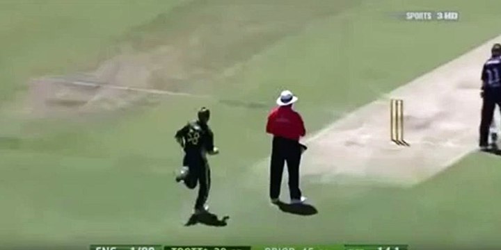 Worst missed RunOut chance in History of Cricket by Australia