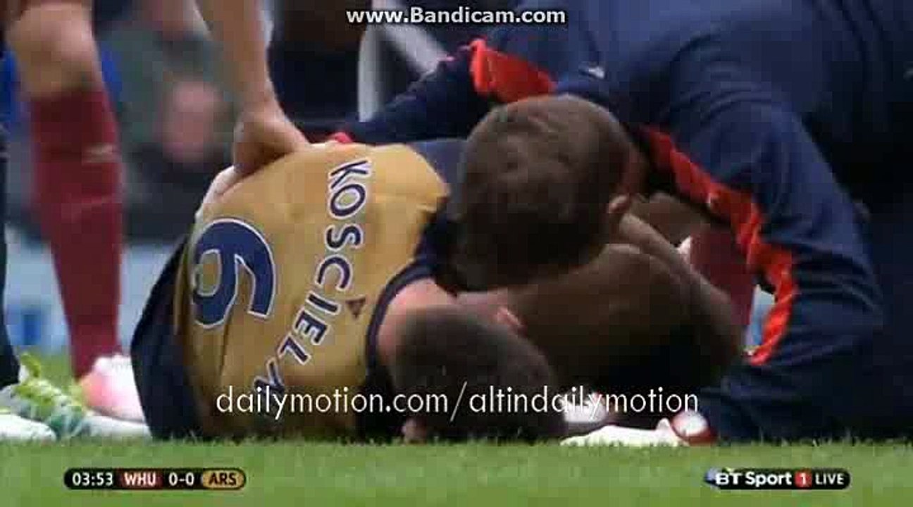 Laurent Koscielny Gets Injured - West Ham United vs Arsenal - Premier League - 09.04.2016