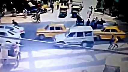 Kolkata-Flyover-Collapse-Tragedy-CCTV-video-footage-live-slow-motion