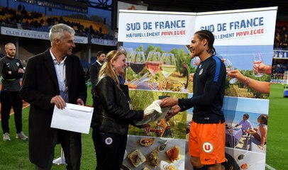 Sophie a remis son trophée à Daniel Congré