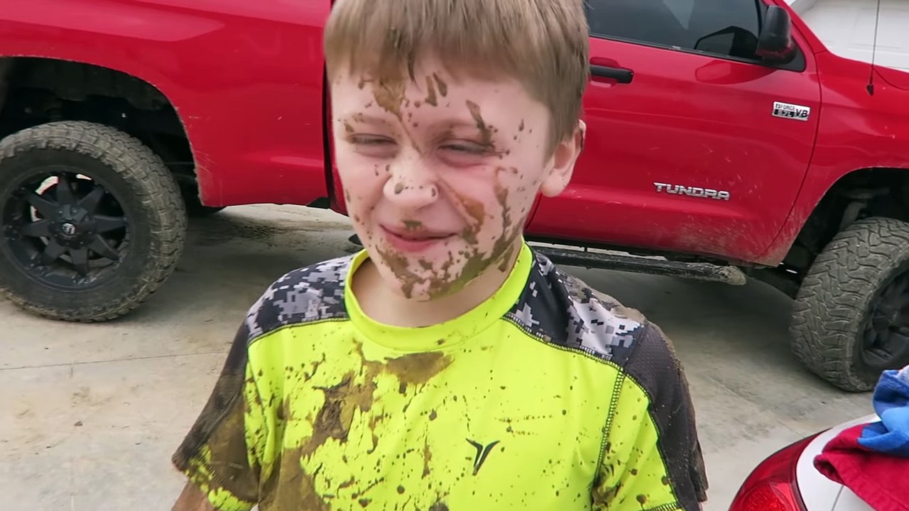 CRAZY MUD WRESTLING!!