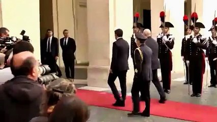 Clamoroso! Re di Norvegia nega a Renzi la stretta di mano!
