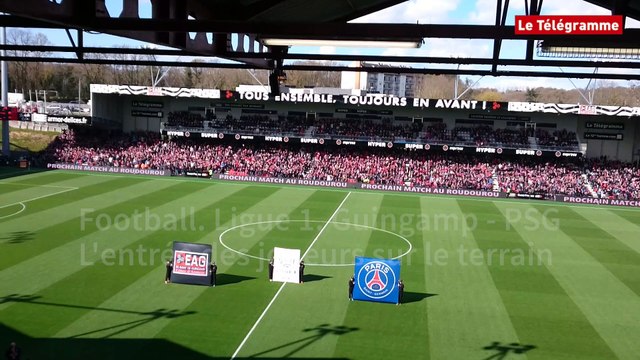 Football. Ligue 1. Guingamp - PSG. L''entrée des joueurs sur le terrain