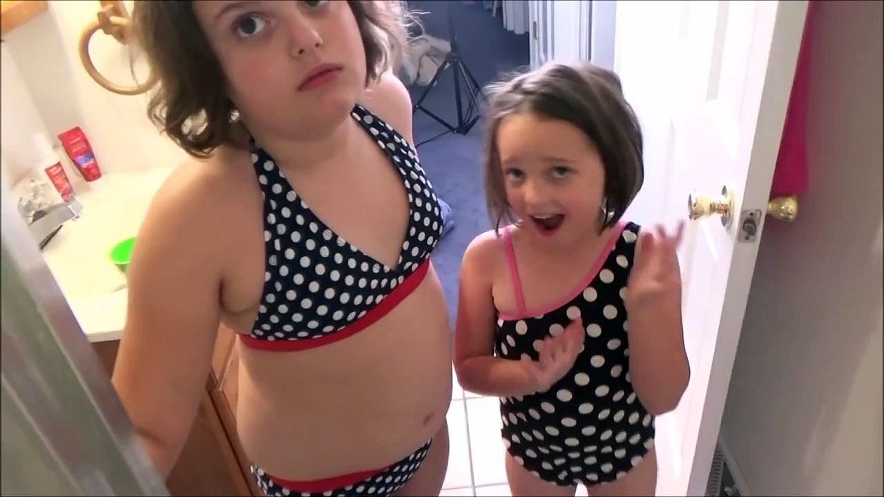 A Real Snake Attack In The Tub!! Annabelle Freaks Out Not A Toy Video