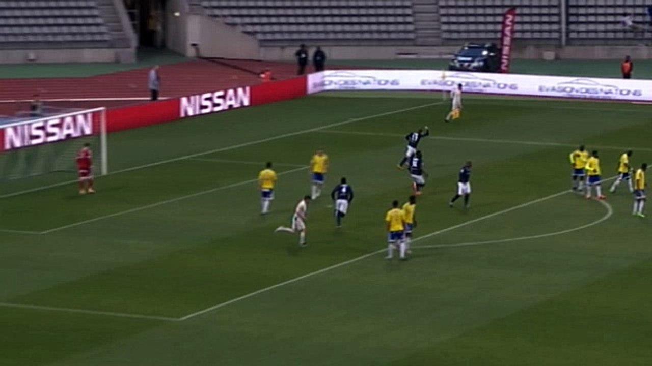 Bahamboula et Camara fêtent le but avec NISSAN