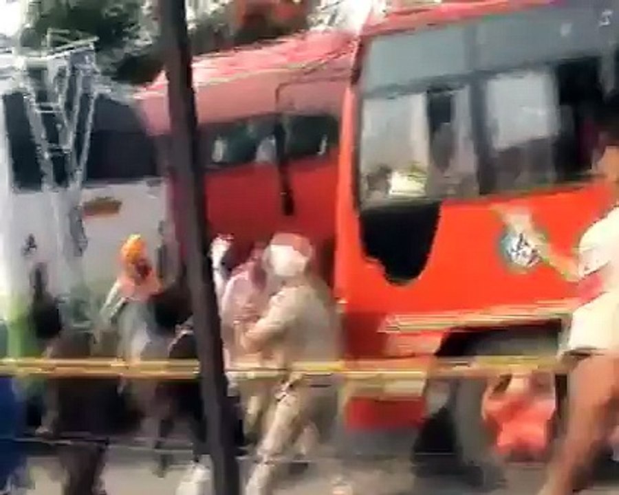 Live Hungama at Bus Station