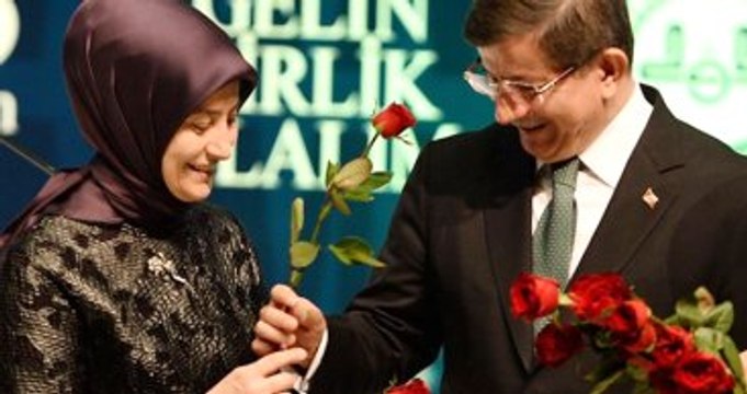 Başbakan Davutoğlu: İslam'ı DAEŞ ile Aynı Safta Görmek İsteyenler Tarihe Baksınlar