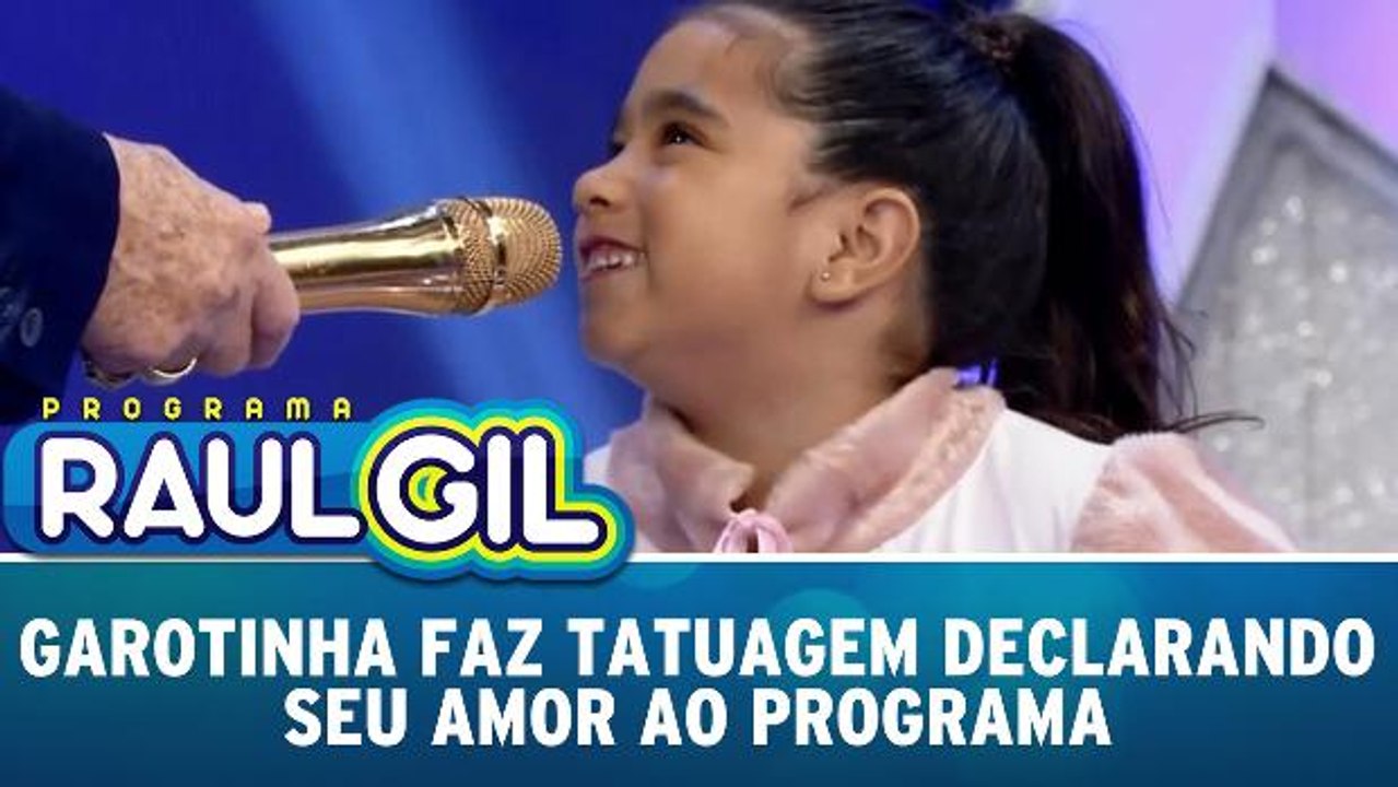 Garotinha faz tatuagem declarando seu amor ao programa