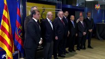 Homenatge dels presidents del FC Barcelona a Johan Cruyff durant ‘El Clàssic’