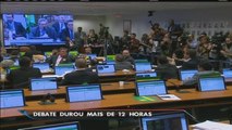 Deputados fazem sessão de quase 13 horas para discutir impeachment de Dilma