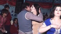 Beautiful Desi Girl Dance-Mujra In A Wedding Party