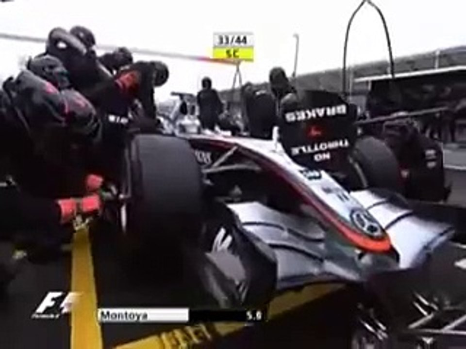 Spa 2005 Kimi Räikkönen slows down everyone in pit lane