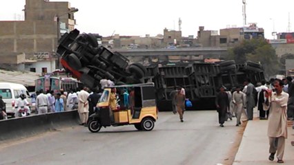 Container Accident QuaidAbad pul Karachi