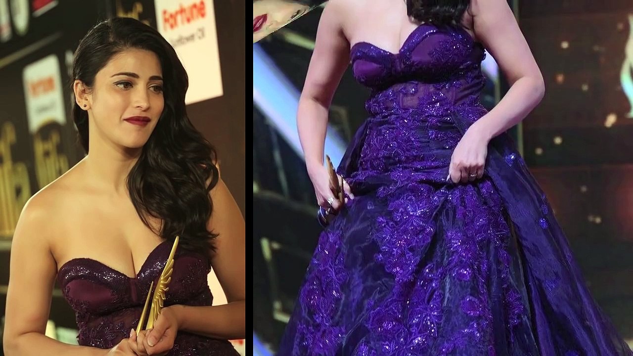 Shruti Hassan Shows Off Her Milky Cleavage At IIFA Utsavam 2016!!