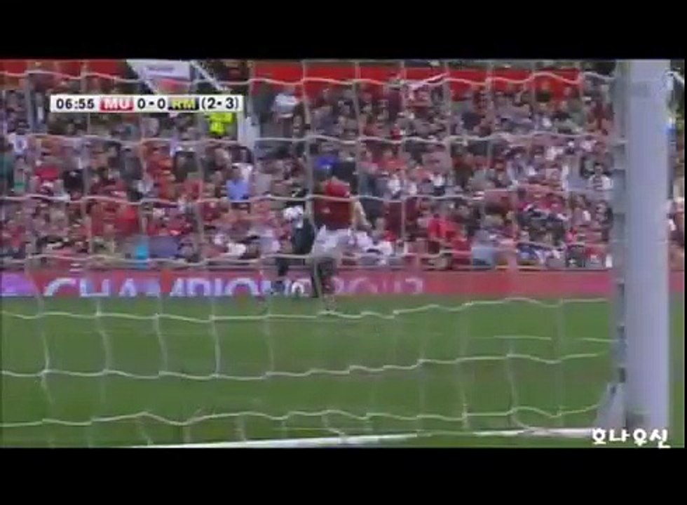 Van Der Sar vs Real Madrid Legend Saves 2014 [New Football Goals]