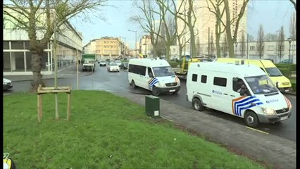 Video herunterladen: GJASHTE TE ARRESTUAR PER TERRORIZEM NE BELGJIKE,POLICIA EVAKUON BANORET LAJM mpg