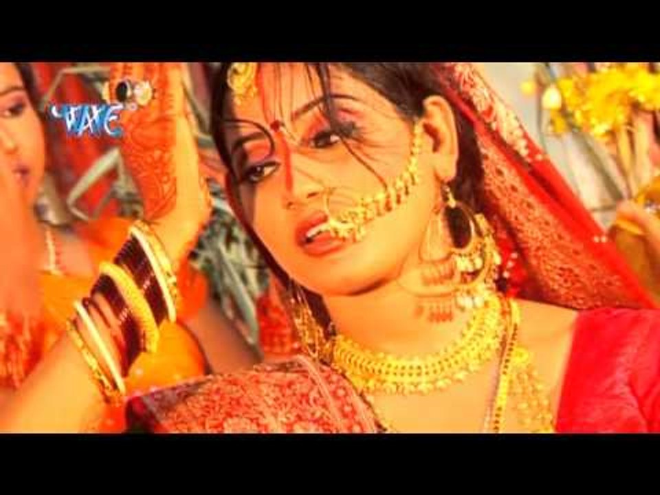 HD  हे छठी माई तोहके गोहराई - Lachkela Bahangi - Pawan Singh - Bhojpuri Hot Songs 2015