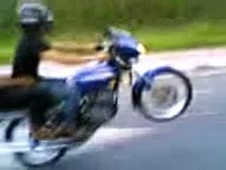 GADIS GILA LARI PAKE MOTOR