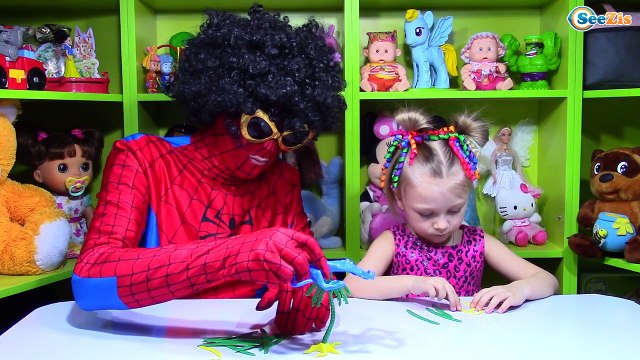 Spiderman. Человек Паук и Ярослава играют в игру Банановый Бум. Игры для детей. Play Banana Boom