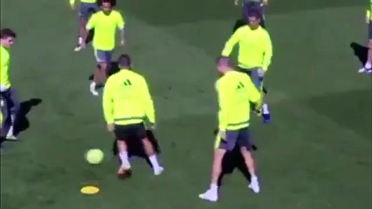 Cristiano Ronaldo n'apprécie pas prendre un petit pont de Danilo