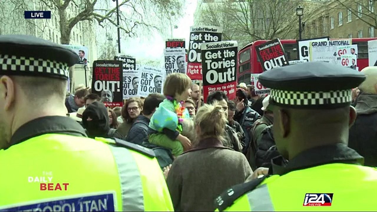 "Panama Papers": Cameron releases tax returns t...