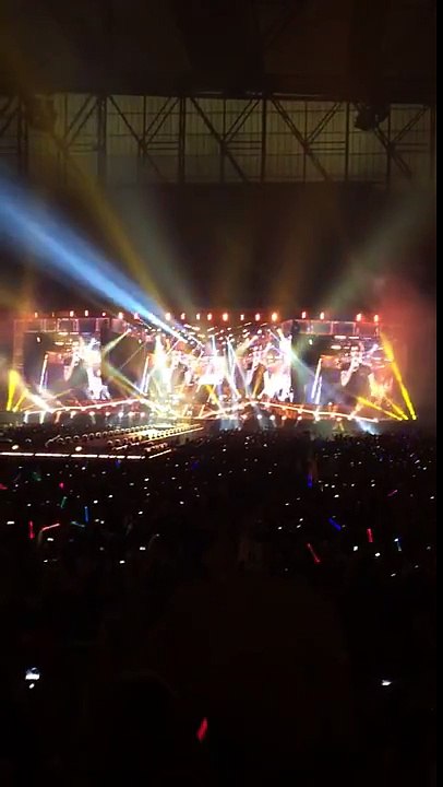 One Direction - What Makes You Beautiful