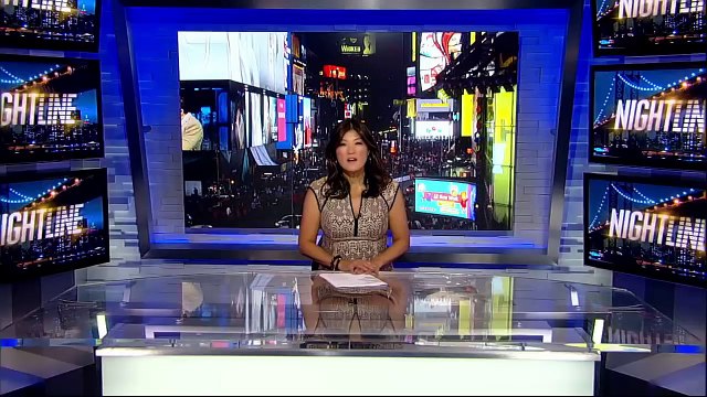 Elle maltraite sauvagement son chien, alors pour la punir, le juge l'oblige à faire ça!