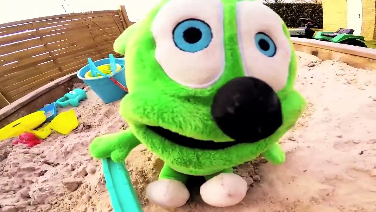 Hey Look! Silly Gummibär The Gummy Bear Video