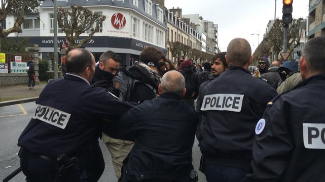 Saint-Brieuc : une fin de manif' tendue bd Clemenceau