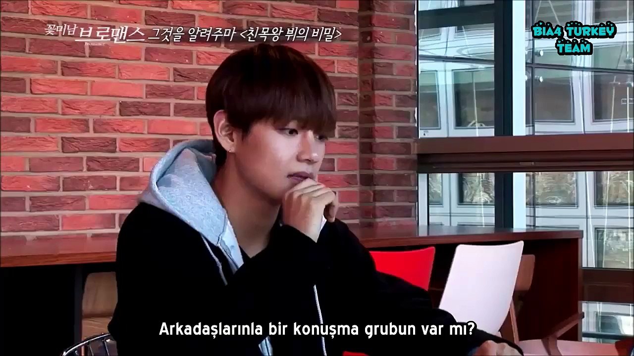 160218 BTS V - B1A4 Gonghan VIXX Hongbin ve EXO Suho'dan Bahsediyor (Türkçe Altyazılı)