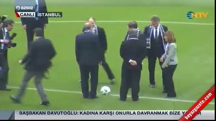 Vodafone Arena'da başlama vuruşunu Erdoğan yaptı.