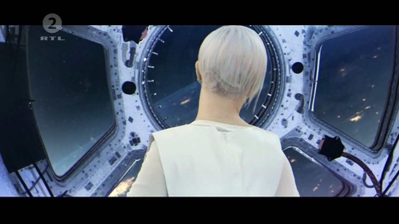 Nina Kraljić - Lighthouse (2016)