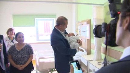Cumhurbaşkanı Erdoğan, Bebek Sevdi