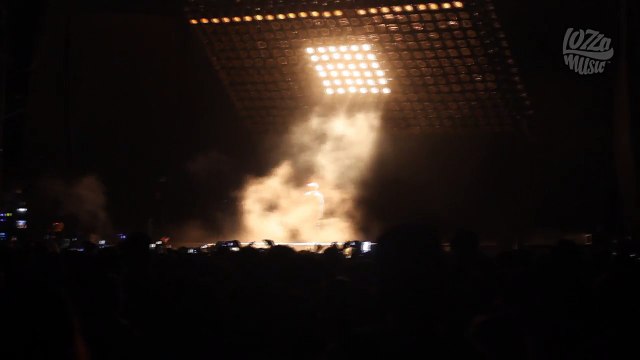 Kanye West Performs Pop Style Live For The First Time, In Manila (Drake & Jay-Z Collab)