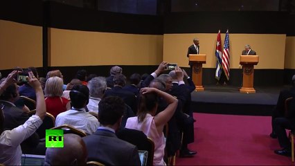 No hugs for Obama- Awkward moment with Castro at Havana presser.