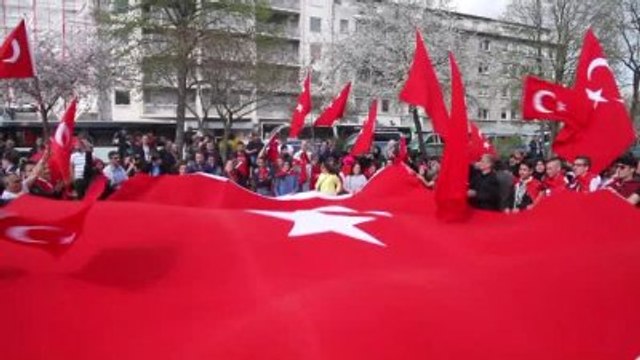 Almanya'nın 7 Büyük Kentinde Terör Karşıtı Gösteriler