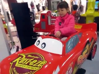 ENFANTS S'AMUSENT INNOCEMMENT