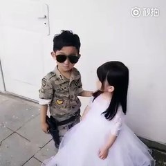 Soái ca nhí này, chắc chớt =))Share: Clip Xôn Xao