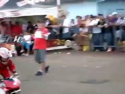 Keren Banget - Video Atraksi Anak kecil Dengan Motor